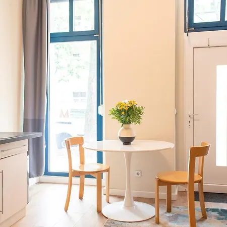 Apartment Chic Boutique *